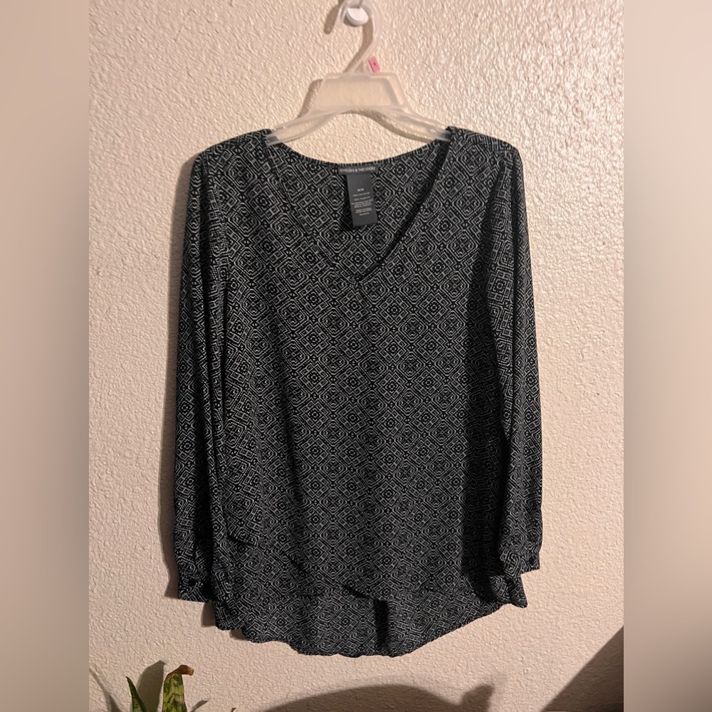 Women's Medium top. %100 polyester